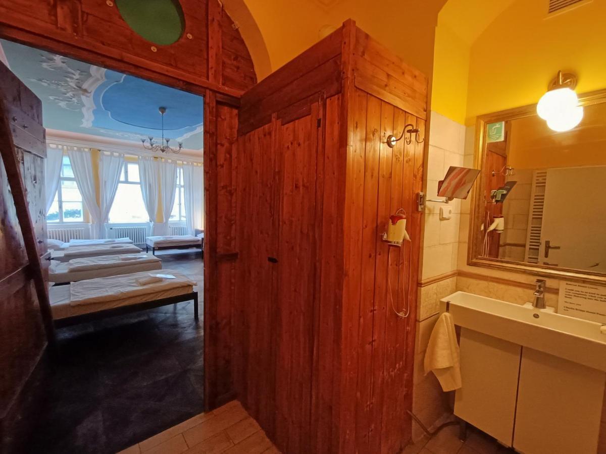 Hostel Charles Bridge & Praha